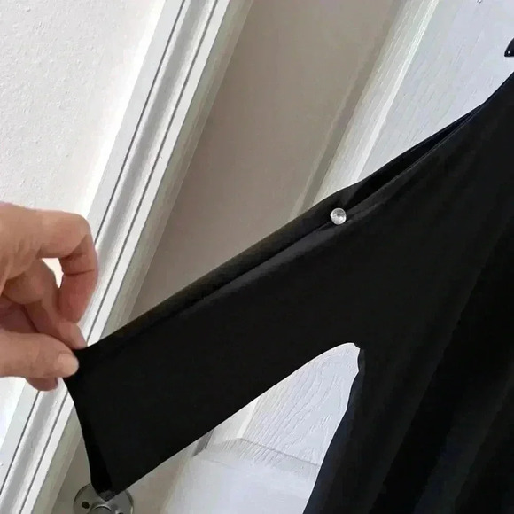 Blouse Inc INTERNATIONAL CONCEPTS BLACK OPEN ARM SLIT WITH RHINESTO… - Picture 2 of 8